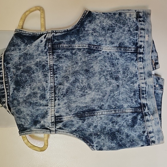 Amethyst Jeans Blue Denim Vest. Size Large. - Picture 5 of 6